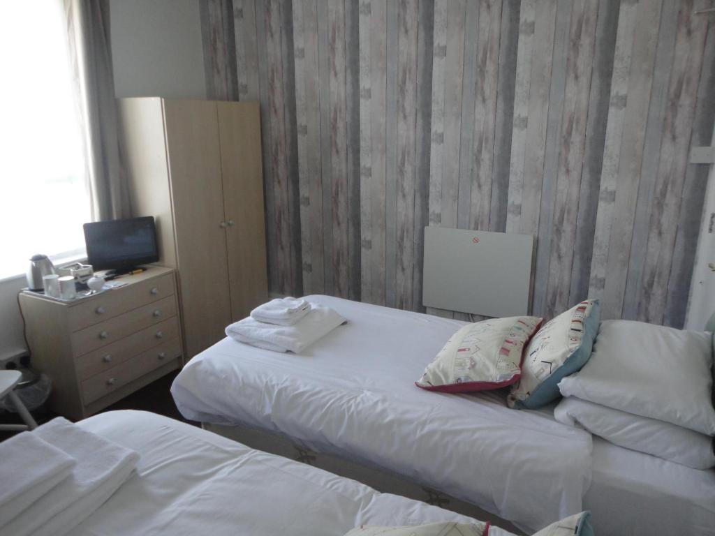 เวฟส์ อิน เบด แอนด์ เบรคฟาสต์ Bed & Breakfast บอร์นมัธ ภายนอก รูปภาพ