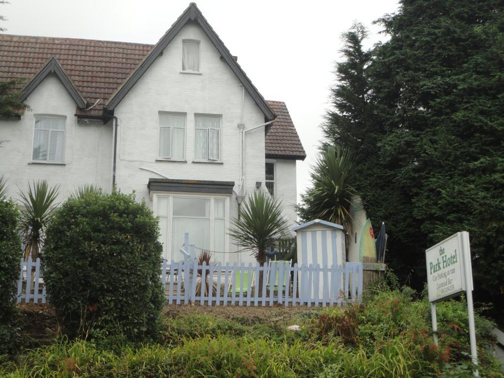 เวฟส์ อิน เบด แอนด์ เบรคฟาสต์ Bed & Breakfast บอร์นมัธ ภายนอก รูปภาพ