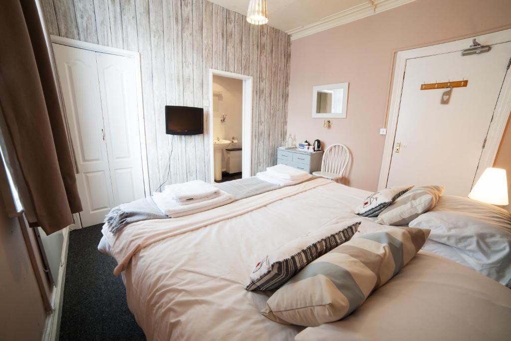 เวฟส์ อิน เบด แอนด์ เบรคฟาสต์ Bed & Breakfast บอร์นมัธ ห้อง รูปภาพ