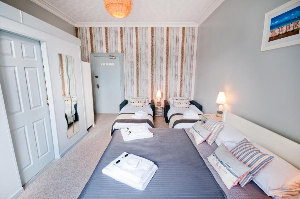 เวฟส์ อิน เบด แอนด์ เบรคฟาสต์ Bed & Breakfast บอร์นมัธ ห้อง รูปภาพ